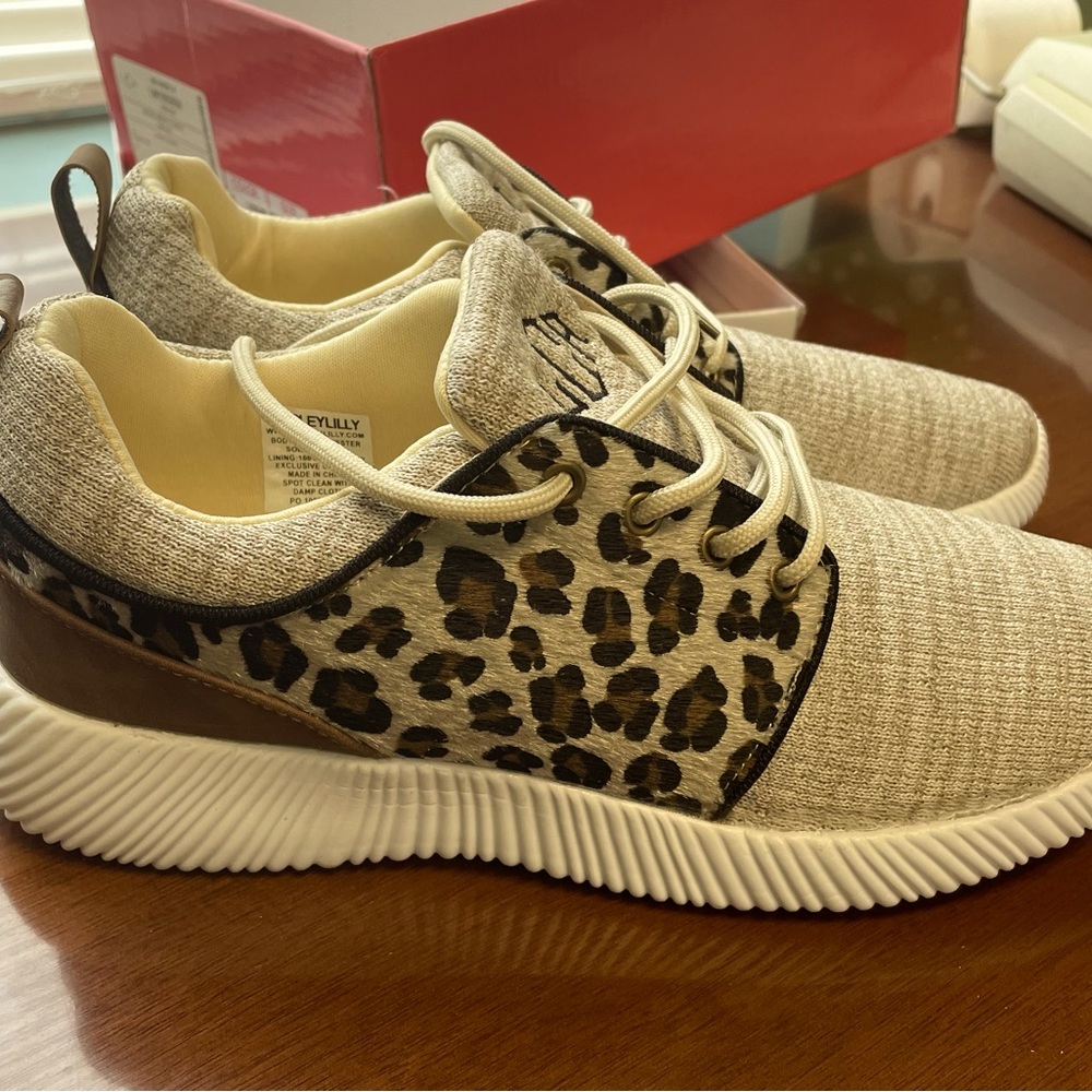 MarleyLilly size 9 shoes with leopard print